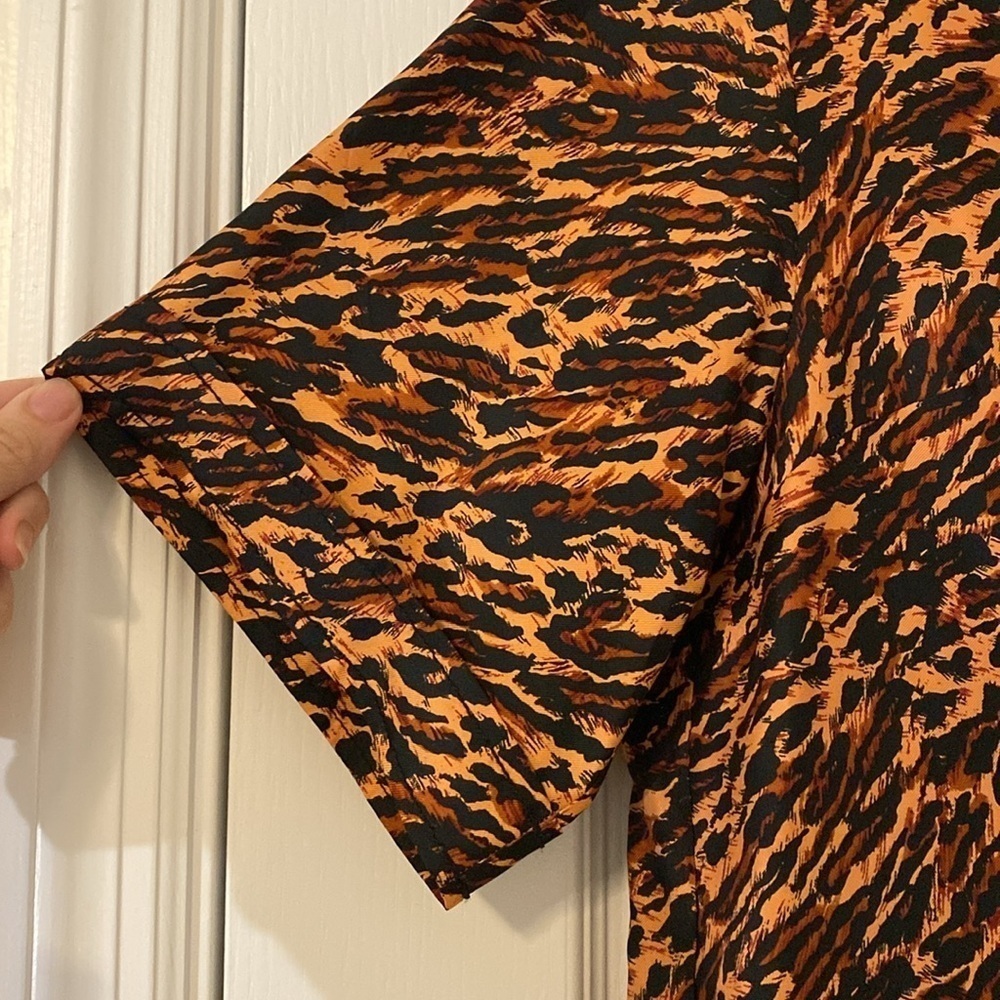 Sandro Paris | Evie Leopard Print Silk Short Sleeve Shirt | 2 (Medium) - Picture 9 of 12